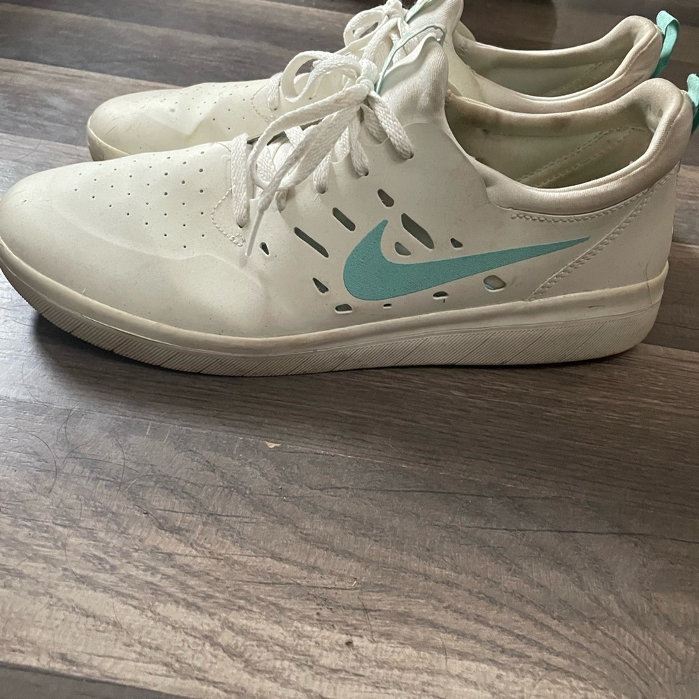 Nike White and Aqua Athletic Shoes